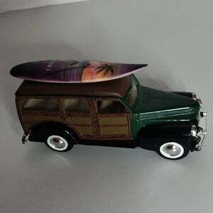 Collectible 1:38 Signature Diecast Mode Of Al 1940 Ford Woody Wagon